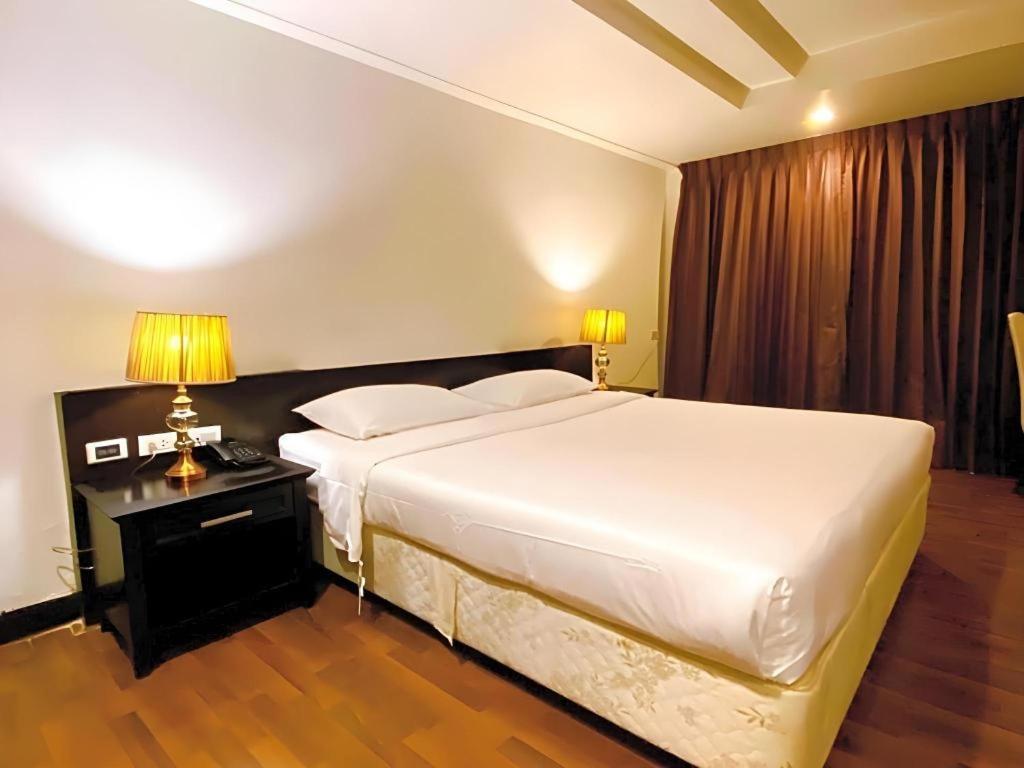 The Heritage Sathorn Suite Hotel Banguecoque Exterior foto